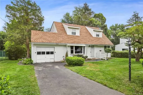 9 Jerome Dr, Cortlandt, NY 10567