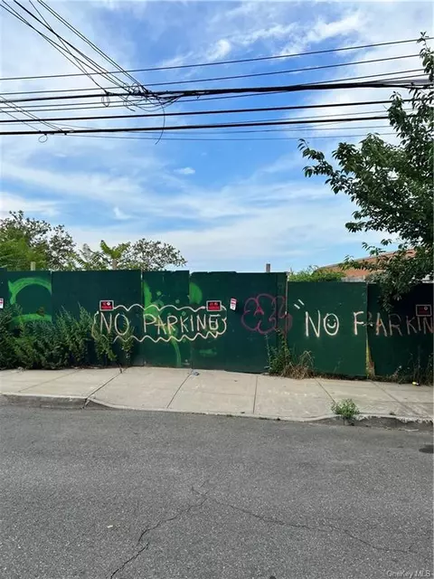 1278 E 222nd St, Bronx, NY 10469