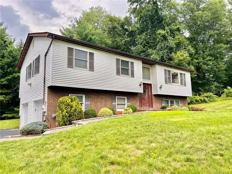 19 Lowerre Pl, Clarkstown, NY 10989