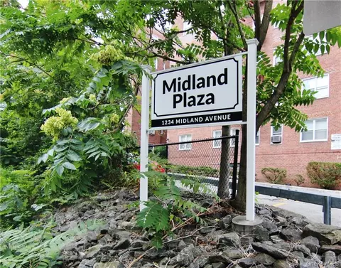 1234 Midland Ave #5H, Yonkers, NY 10708