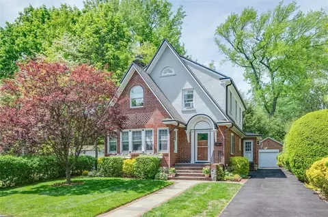 64 Maple Hill Dr, Larchmont, NY 10538