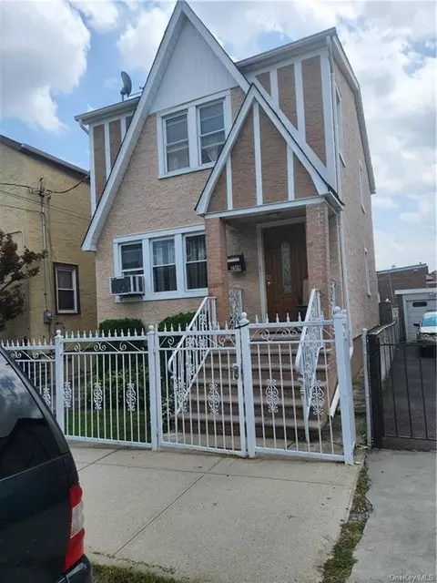 2018 Camp St, New York, NY 10466
