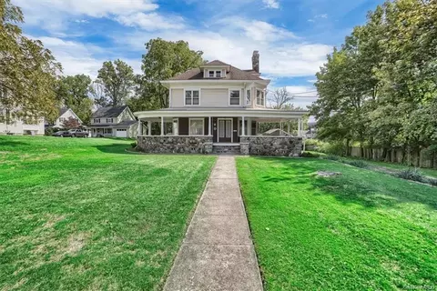 11 North St, Washingtonville, NY 10992