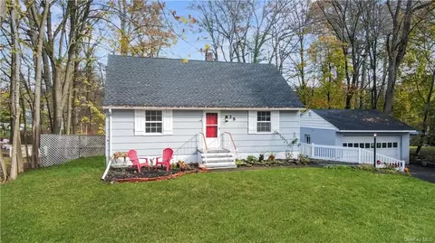 28 Algonquin Dr, Newburgh, NY 12550