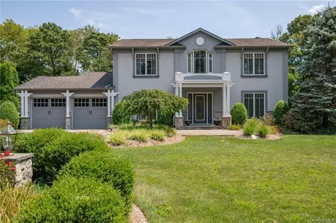44 Lincoln Ave, Dix Hills, NY 11746