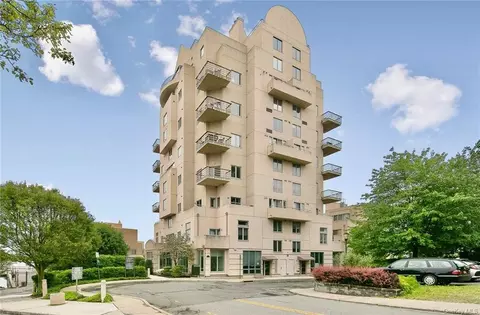 3 Main St #702, Orangetown, NY 10960