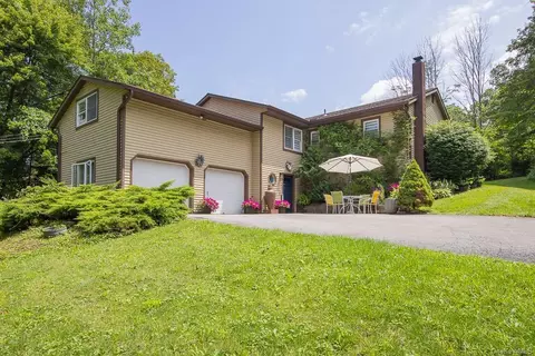 27 Natures Trl, Chester, NY 10918
