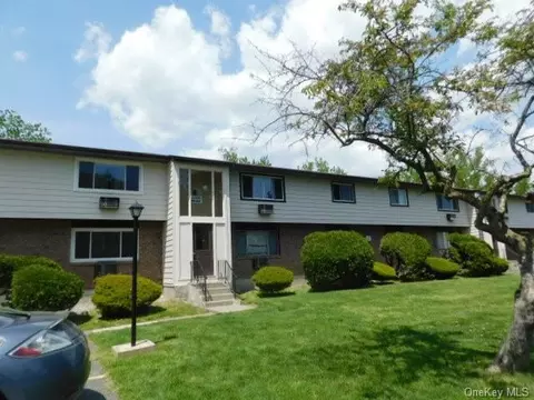 802 Parr Meadow Dr #8B, Newburgh, NY 12550