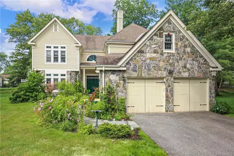 11 Westhaven Ln, White Plains, NY 10605