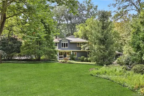 1012 Quaker Bridge Rd E, Cortlandt, NY 10520