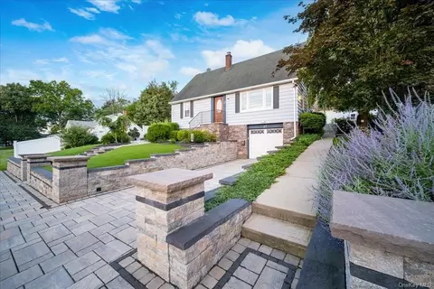 77 Commonwealth Ave, Middletown, NY 10940
