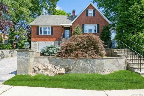 91 Oak St, Harrison, NY 10528