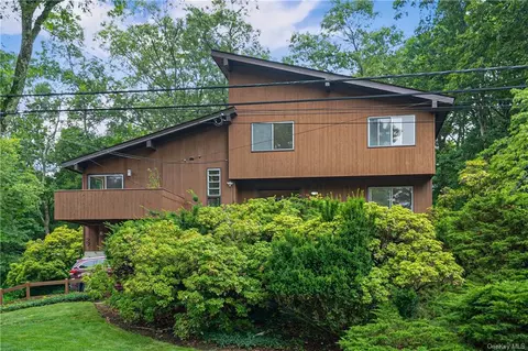 29 Tamarack Trl, Greenburgh, NY 10530