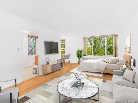 110 Dehaven Dr #220, Yonkers, NY 10703