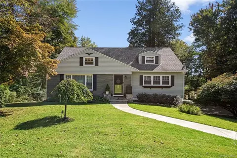 104 Hy Vue Ct, Newburgh, NY 12550