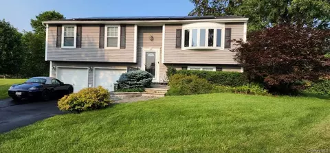 6 Scarborough Pl, Harriman, NY 10926