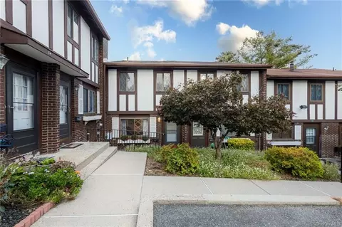 89 Buckingham Ct, Pomona, NY 10970