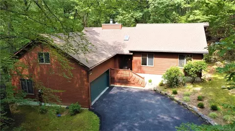 24 St Thomas Pl, Highlands, NY 10928