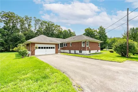 2 Fletcher Dr, East Fishkill, NY 12533