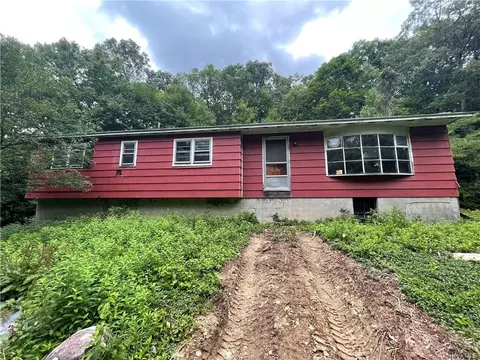 391 Huckleberry Tpke, Wallkill, NY 12589