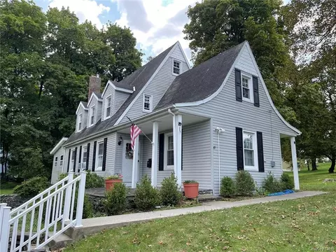 65 Weeks Ave, Cornwall On Hudson, NY 12520