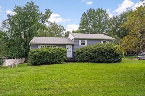 67 Coach Ln, Newburgh, NY 12550