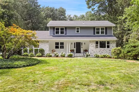 12 Summit Cir, Somers, NY 10589