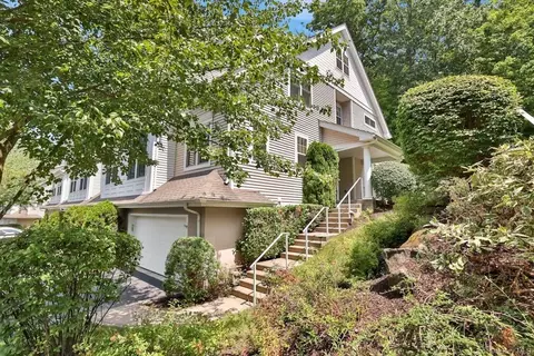 47 Briarbrook Dr, Briarcliff Manor, NY 10510