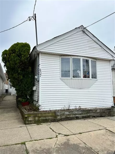 607 Clarence Ave, Bronx, NY 10465
