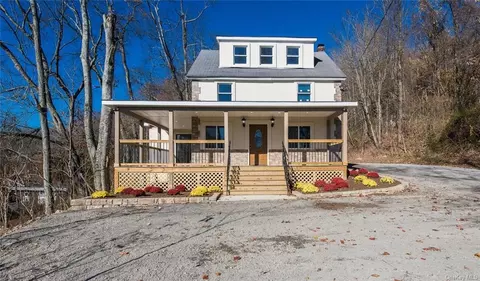 165 E Dorsey Ln, Poughkeepsie, NY 12601