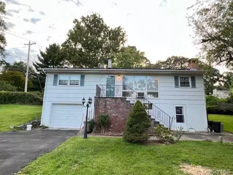 19 Chestnut St, Stony Point, NY 10980