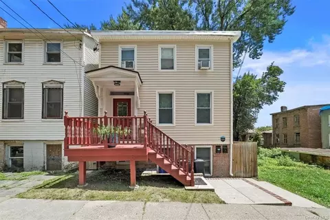 82 Johnston St, Newburgh, NY 12550