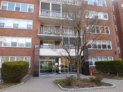 240 Garth Rd #5D2, Scarsdale, NY 10583