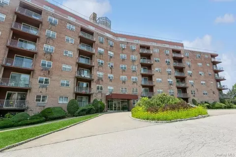 1 Lakeview Dr #3P, Peekskill, NY 10566