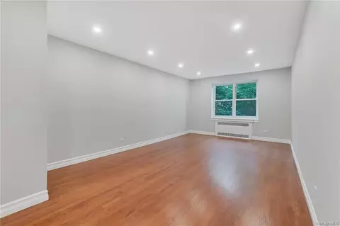 1 Bronxville Rd #5P, Yonkers, NY 10708
