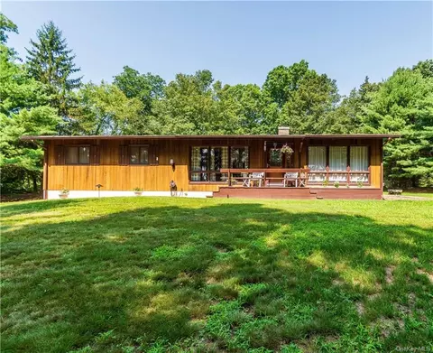 615 Beattie Rd, Rock Tavern, NY 12575