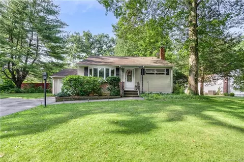 22 Ridgewood Ter, Poughkeepsie, NY 12603