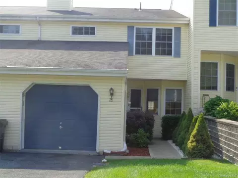 21 Pond Hill Ln, Walden, NY 12586