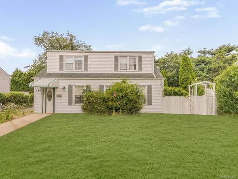 180 Jennifer Ln, Yonkers, NY 10710