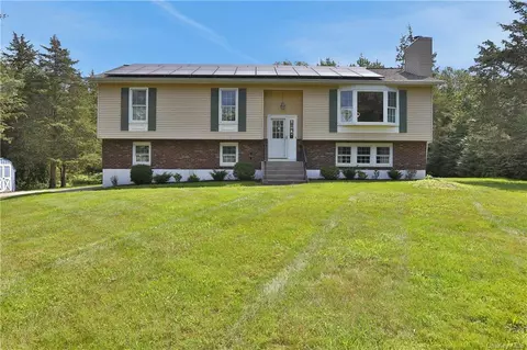 465 Rossway Rd, La Grange, NY 12569