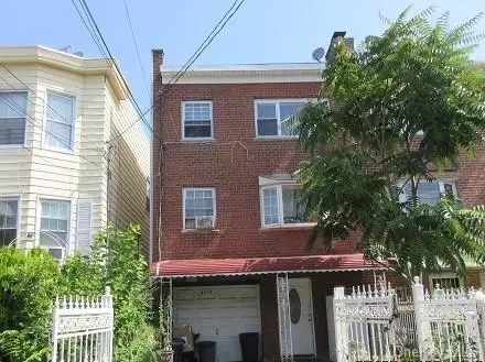 953 217 St, New York, NY 10469