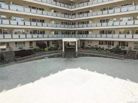 300 Martine Ave #3E, White Plains, NY 10601