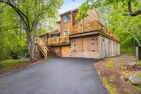 36 Meadowlark Ln, Woodridge, NY 12789
