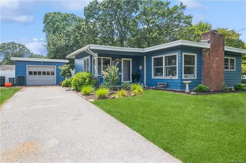 17 Hickory Ave, New Windsor, NY 12553