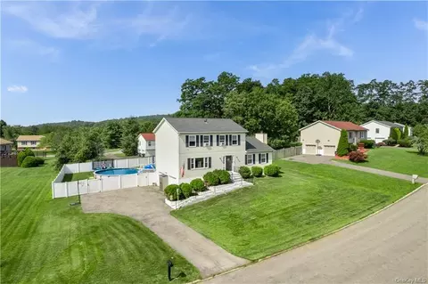14 Maine Dr, Newburgh, NY 12550