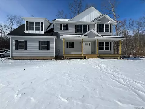 13 Schoolhouse Rd, Mount Hope, NY 10940