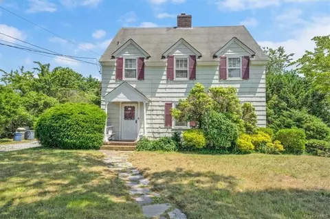 58 Richmond Ave, Amityville, NY 11701