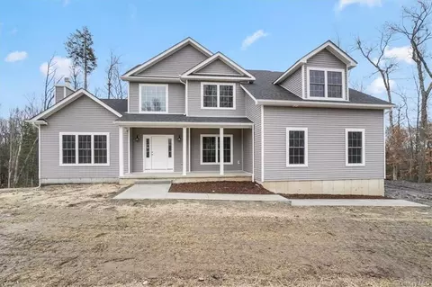 38 Morrow Ct, Walden, NY 12586