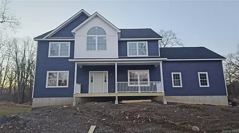 15 Morrow Ct, Walden, NY 12586