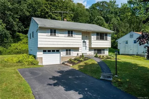 651 Garth Ct, Yorktown, NY 10598